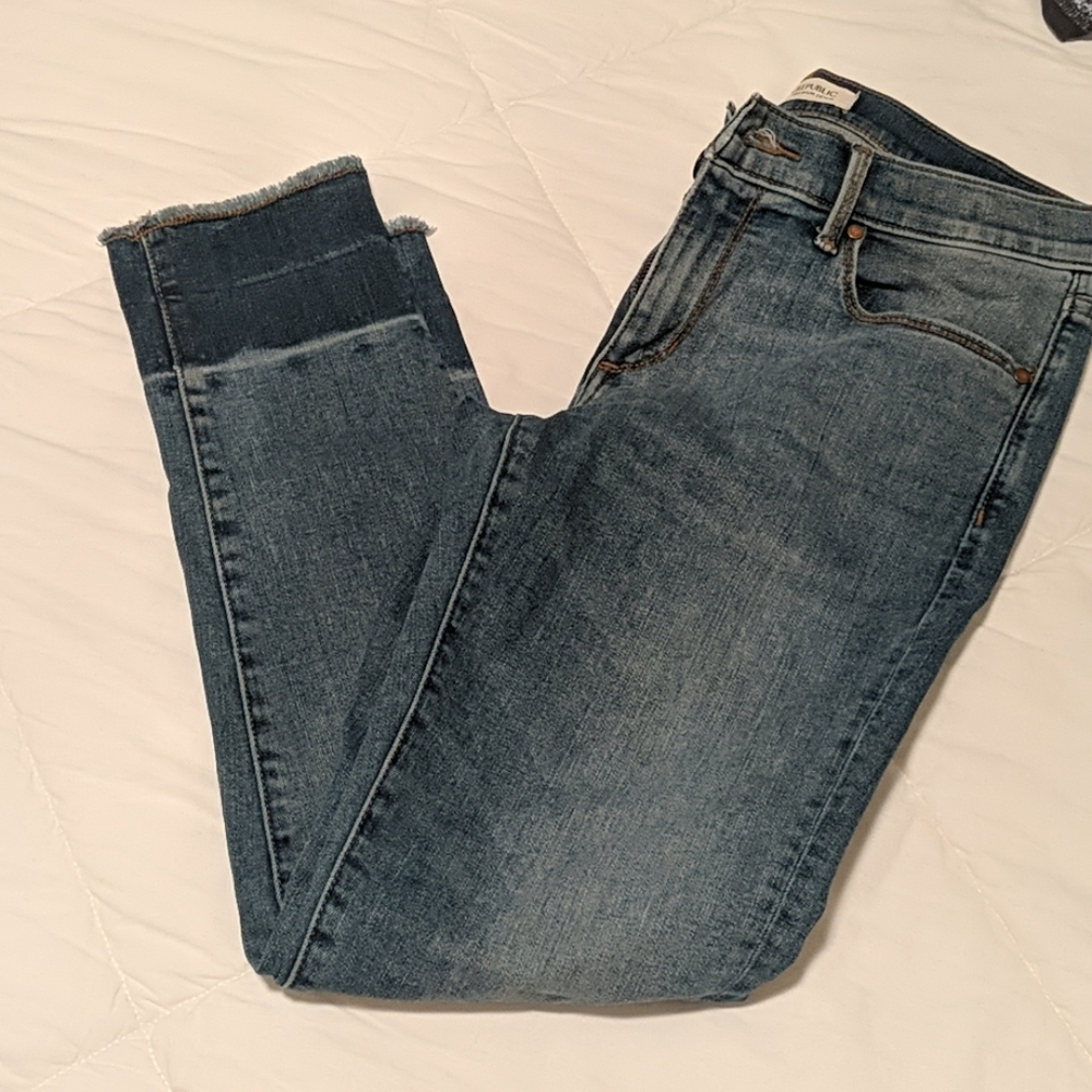 Banana Republic Skinny Jeans. Raw Hem size 27S